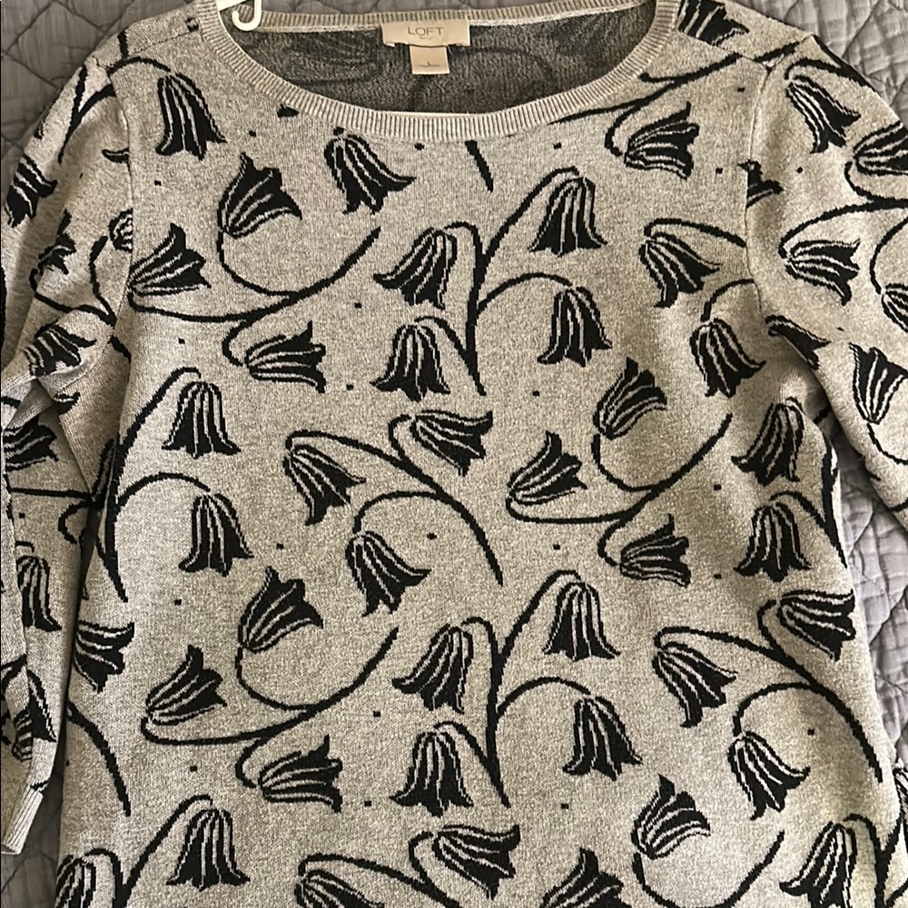 LOFT Black and Gray Crew Neck Sweater with tulip Print 🌷